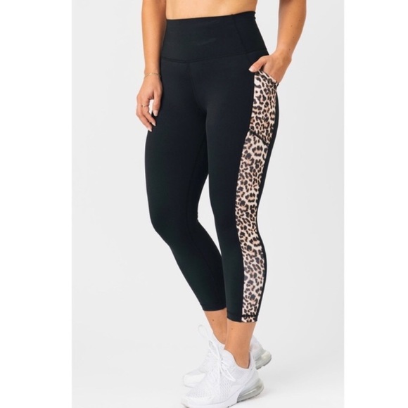 NWT Zyia Leopard Pocket Brilliant Hi-Rise Capri - Picture 5 of 6